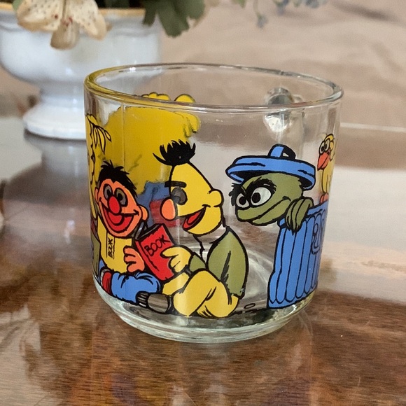 Vintage Muppets Inc Sesame Street Glass Mug Cup Oscar Grover Bert Ernie Big Bird - Picture 2 of 6